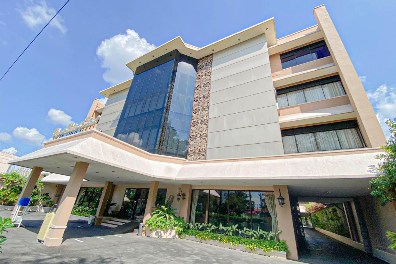 Riyadi Palace Hotel Surakarta RedPartner Bagian luar foto