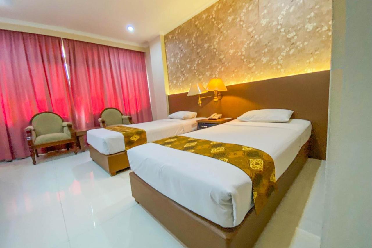 Riyadi Palace Hotel Surakarta RedPartner Bagian luar foto