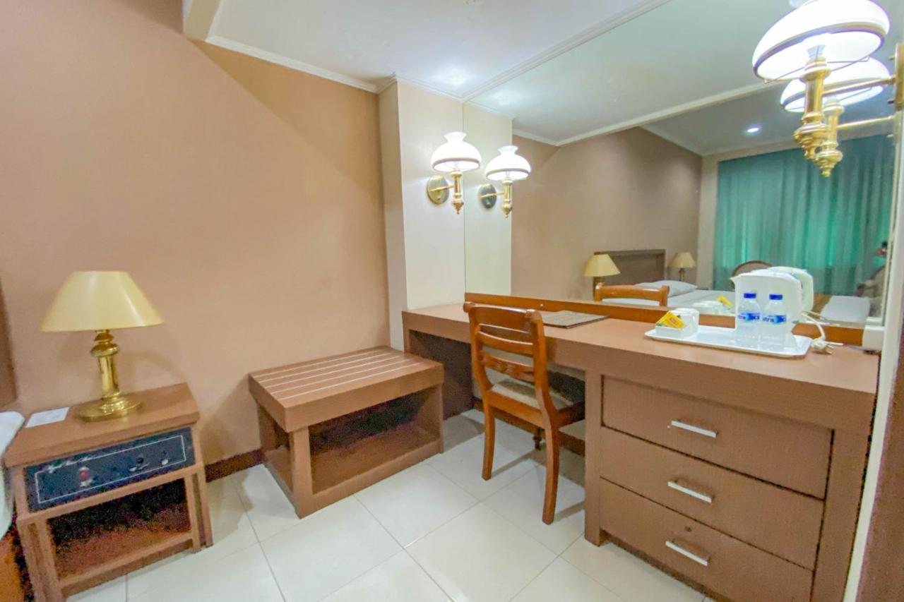Riyadi Palace Hotel Surakarta RedPartner Bagian luar foto