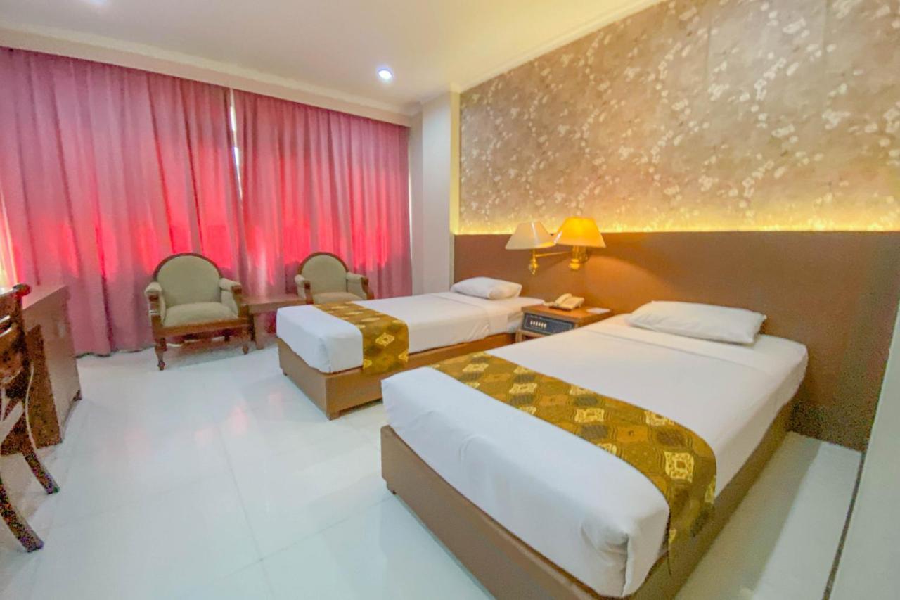 Riyadi Palace Hotel Surakarta RedPartner Bagian luar foto