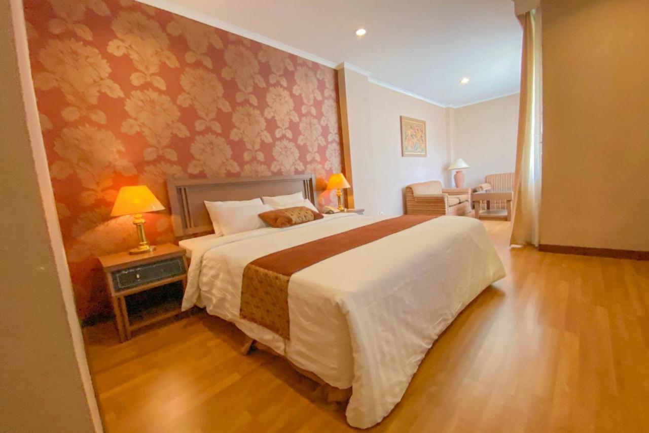 Riyadi Palace Hotel Surakarta RedPartner Bagian luar foto