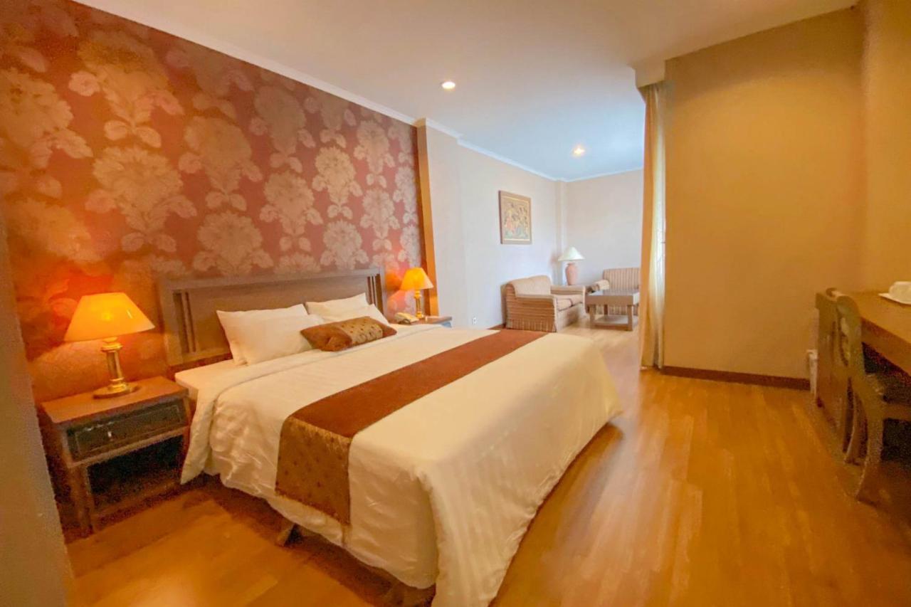 Riyadi Palace Hotel Surakarta RedPartner Bagian luar foto