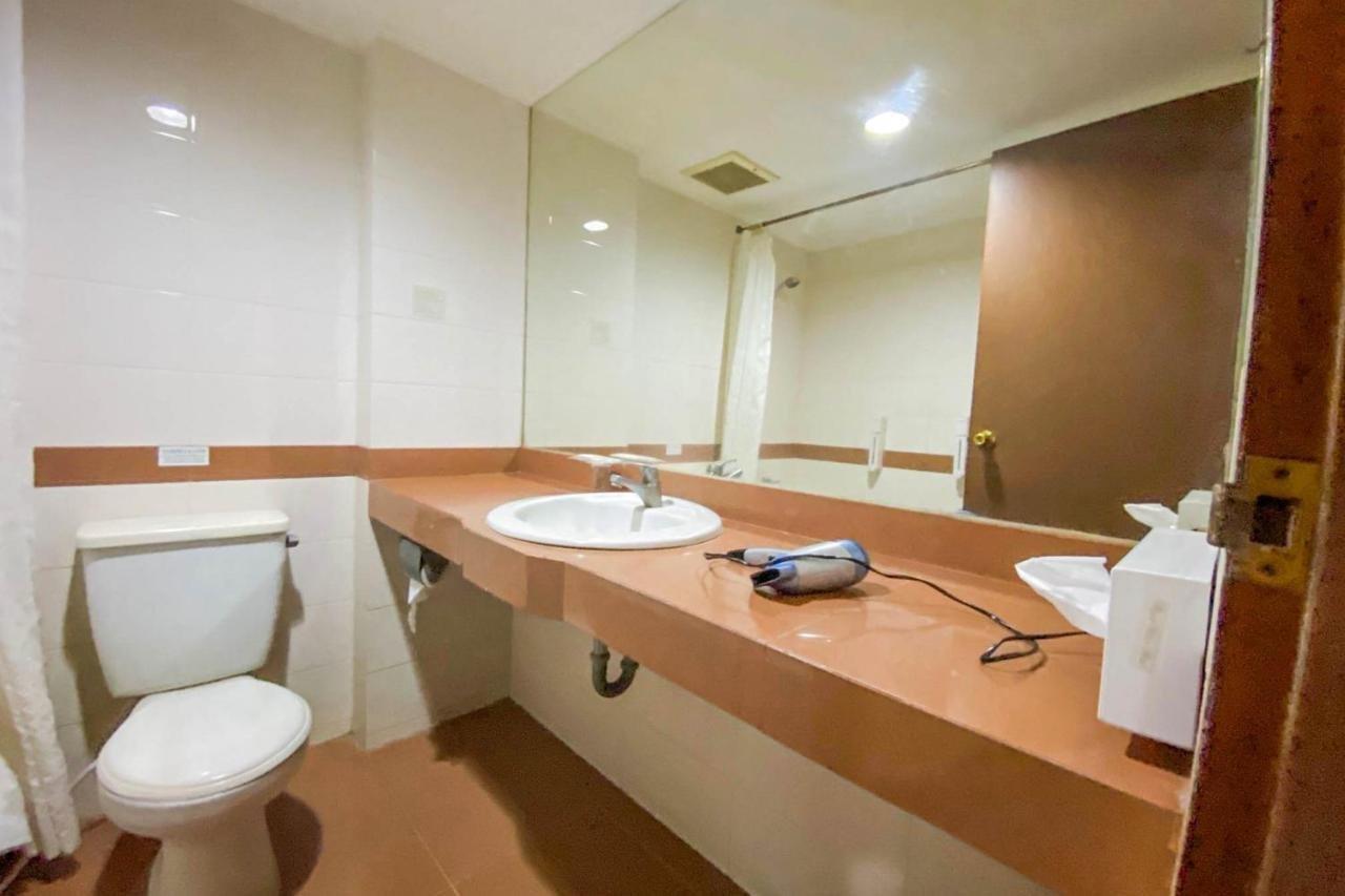 Riyadi Palace Hotel Surakarta RedPartner Bagian luar foto